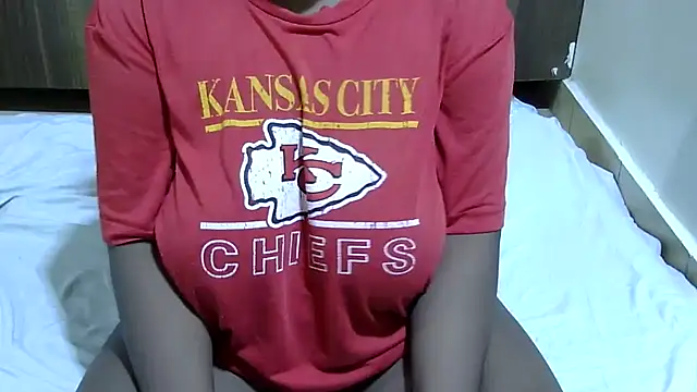 Snapshot of RawHoneyXo- chatting on 05/18/26, 08:03 RawHoneyXo- online show from 05/18/26, 08:03