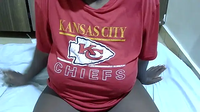 Snapshot of RawHoneyXo- chatting on 05/29/26, 10:46 RawHoneyXo- online show from 05/29/26, 10:46