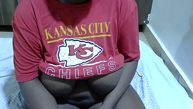 Snapshot of RawHoneyXo- chatting on 05/30/26, 11:40 RawHoneyXo- online show from 05/30/26, 11:40
