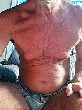 Snapshot of daddygil69 chatting on 06/30/26, 01:17 daddygil69 online show from 06/30/26, 01:17