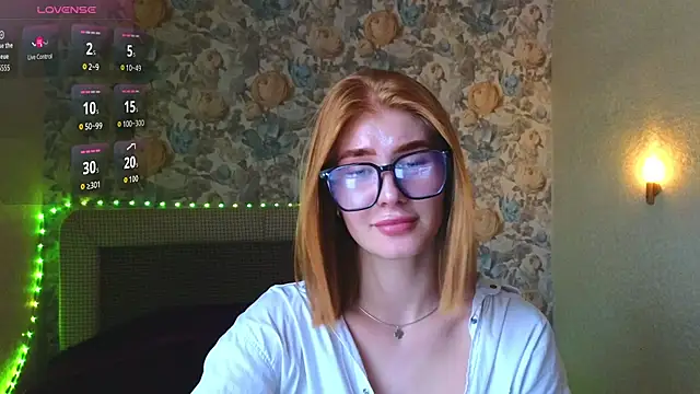 Snapshot of Juli_Ginger chatting on 07/14/26, 02:45 Juli Ginger online show from 07/14/26, 02:45