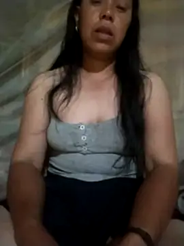 Snapshot of Shine-cute chatting on 05/17/26, 02:13 Shine-cute online show from 05/17/26, 02:13