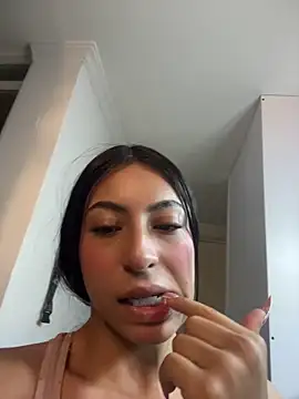 Snapshot of Velunett chatting on 05/29/26, 10:13 Velunett online show from 05/29/26, 10:13
