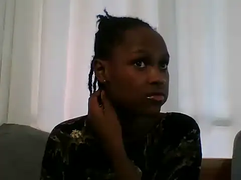 Snapshot of Sleek_petite chatting on 06/21/26, 07:55 Sleek petite online show from 06/21/26, 07:55