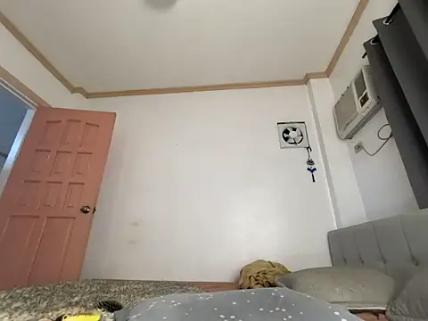 Snapshot of sundaeforger chatting on 02/18/26, 05:03 sundaeforger online show from 02/18/26, 05:03