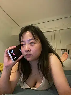 Snapshot of CRROO-AA chatting on 05/28/26, 02:14 CRROO-AA online show from 05/28/26, 02:14