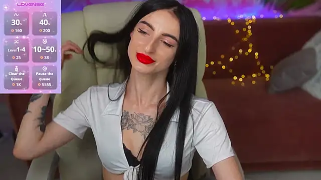 Snapshot of EmilyyMoon chatting on 06/19/26, 01:15 EmilyyMoon online show from 06/19/26, 01:15