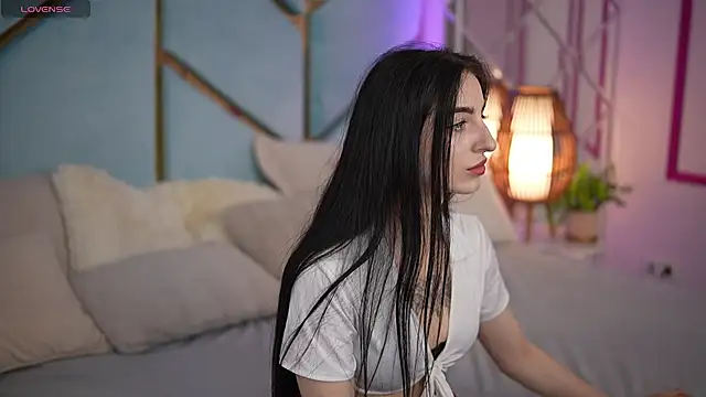 Snapshot of EmilyyMoon chatting on 06/24/26, 06:45 EmilyyMoon online show from 06/24/26, 06:45