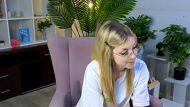 NovaOliphant online show from 05/19/26, 08:31