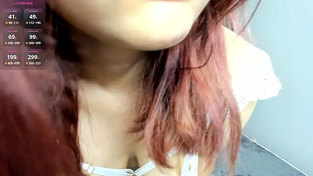 Snapshot of laylasweet_ chatting on 07/06/26, 04:42 laylasweet online show from 07/06/26, 04:42