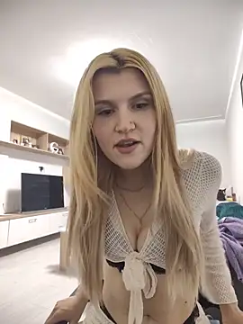 Snapshot of HotBlondie69 chatting on 06/15/26, 06:21 HotBlondie69 online show from 06/15/26, 06:21