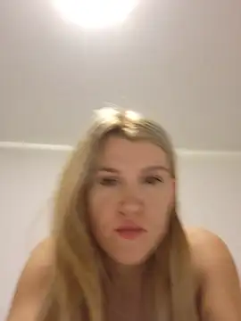 Snapshot of HotBlondie69 chatting on 06/27/26, 02:34 HotBlondie69 online show from 06/27/26, 02:34