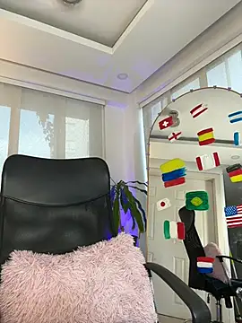 nicollett online show from 06/12/26, 11:03