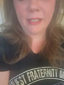 Snapshot of Bigtittymilkmommy chatting on 05/20/26, 01:56 Bigtittymilkmommy online show from 05/20/26, 01:56