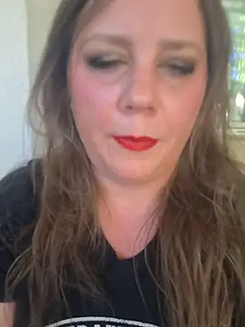 Snapshot of Bigtittymilkmommy chatting on 06/19/26, 01:32 Bigtittymilkmommy online show from 06/19/26, 01:32