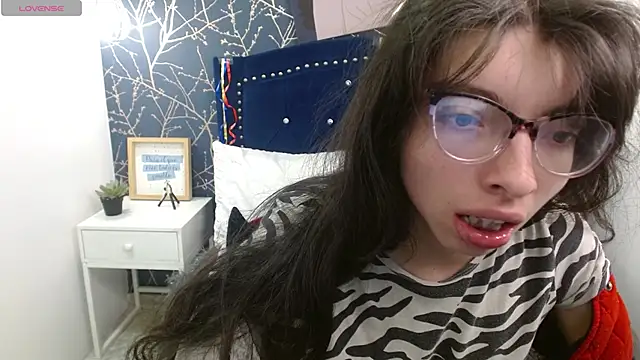 Snapshot of Allyshon_ chatting on 06/29/26, 12:05 Allyshon online show from 06/29/26, 12:05