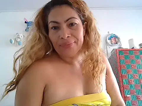Layla-Astrum online show from 05/25/26, 01:17