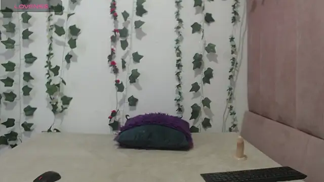 Snapshot of lunacastillo__ chatting on 05/20/26, 03:07 lunacastillo online show from 05/20/26, 03:07