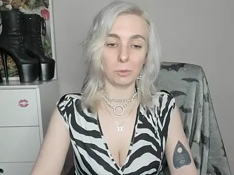 Snapshot of velvetanne chatting on 06/18/26, 10:09 velvetanne online show from 06/18/26, 10:09