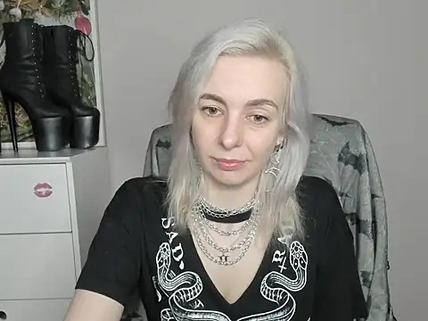 Snapshot of velvetanne chatting on 06/19/26, 06:29 velvetanne online show from 06/19/26, 06:29