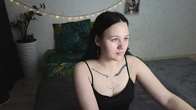 Snapshot of Tori_cute chatting on 06/15/26, 02:25 Tori cute online show from 06/15/26, 02:25