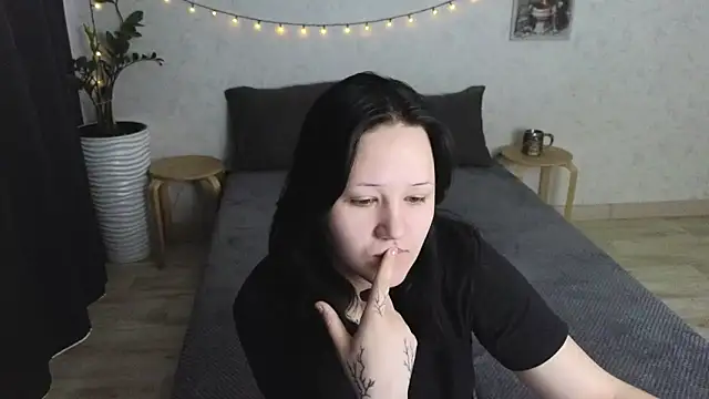 Snapshot of Tori_cute chatting on 06/23/26, 02:31 Tori cute online show from 06/23/26, 02:31