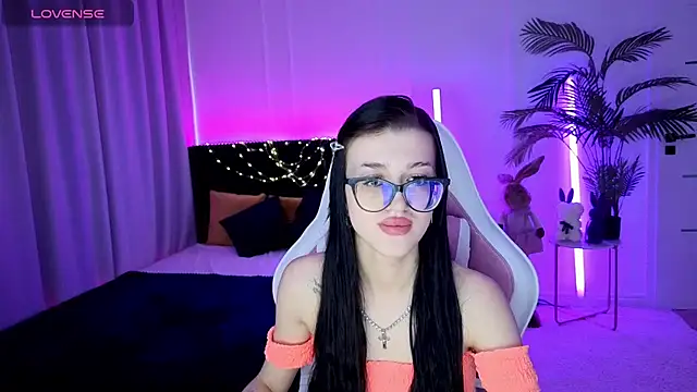 Snapshot of Ariella_Me chatting on 07/09/26, 06:17 Ariella Me online show from 07/09/26, 06:17