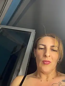 Snapshot of Hot-Milf4U chatting on 05/31/26, 06:31 Hot-Milf4U online show from 05/31/26, 06:31