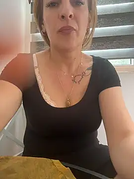 Snapshot of Hot-Milf4U chatting on 06/23/26, 11:30 Hot-Milf4U online show from 06/23/26, 11:30