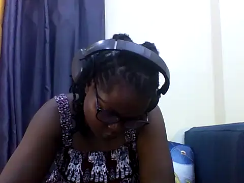 Snapshot of ladar chatting on 06/19/26, 06:07 ladar online show from 06/19/26, 06:07