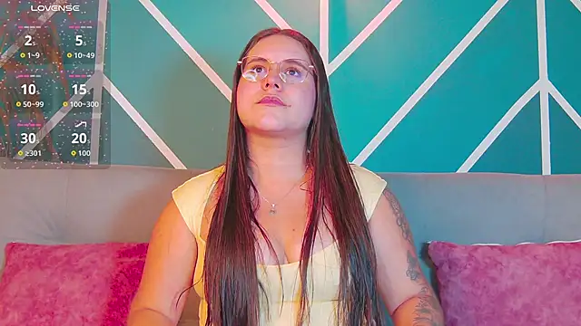 Lia Avalon online show from 06/05/26, 12:44