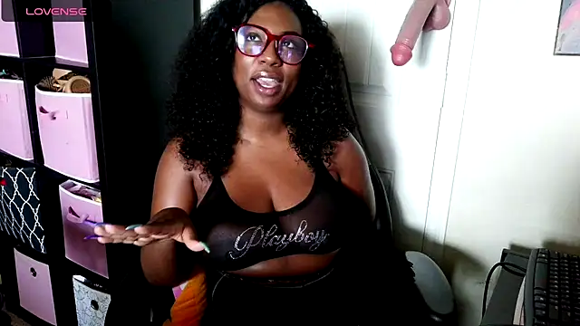 Snapshot of CyndyLouWho chatting on 06/11/26, 05:55 CyndyLouWho online show from 06/11/26, 05:55