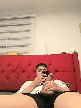 Snapshot of BodyGym18 chatting on 05/19/26, 07:42 BodyGym18 online show from 05/19/26, 07:42
