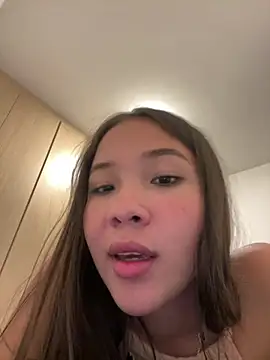 Snapshot of bellaroch chatting on 05/28/26, 03:37 bellaroch online show from 05/28/26, 03:37