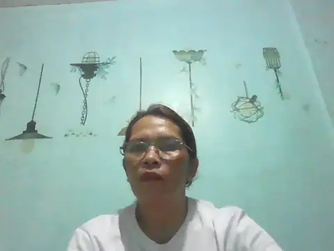 Snapshot of momshe2026 chatting on 06/16/26, 02:30 momshe2026 online show from 06/16/26, 02:30