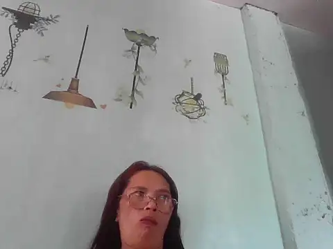 Snapshot of momshe2026 chatting on 06/17/26, 04:15 momshe2026 online show from 06/17/26, 04:15