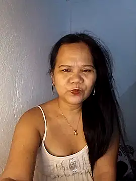 Snapshot of missLiLy07 chatting on 05/20/26, 12:11 missLiLy07 online show from 05/20/26, 12:11