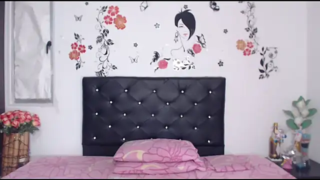 Snapshot of sashaxhot21 chatting on 12/15/25, 10:14 sashaxhot21 online show from 12/15/25, 10:14