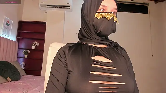  SweetAmira  online show from 05/26/26, 01:34