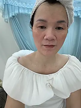 Snapshot of Lye_lovely chatting on 07/05/26, 03:02 Lye lovely online show from 07/05/26, 03:02