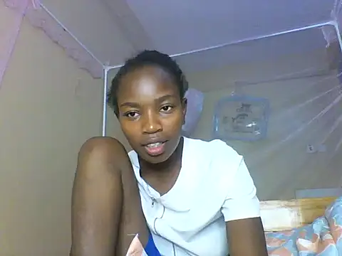Snapshot of aliana082169 chatting on 06/19/26, 12:20 aliana082169 online show from 06/19/26, 12:20
