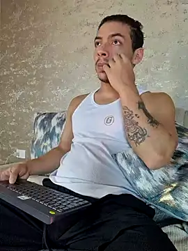 Snapshot of OliverWyse chatting on 06/22/26, 11:57 OliverWyse online show from 06/22/26, 11:57