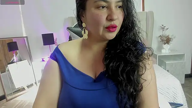 Snapshot of JadeBellee chatting on 06/16/26, 06:21 JadeBellee online show from 06/16/26, 06:21