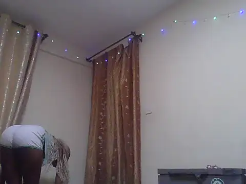 Snapshot of Cutezipora chatting on 07/05/26, 12:12 Cutezipora online show from 07/05/26, 12:12