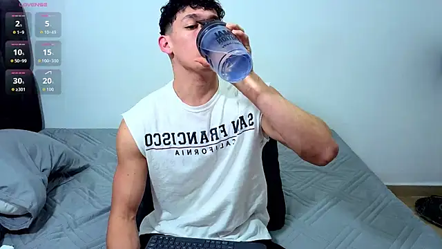 Snapshot of Luke_Muscle chatting on 07/04/26, 11:00 Luke Muscle online show from 07/04/26, 11:00
