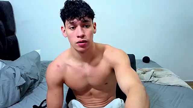 Snapshot of Luke_Muscle chatting on 07/12/26, 08:11 Luke Muscle online show from 07/12/26, 08:11