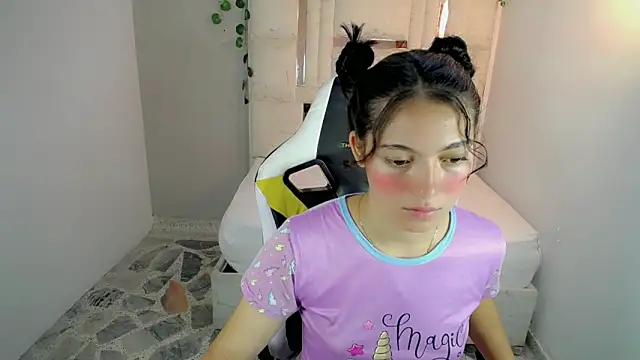 Snapshot of Dolce_more chatting on 05/22/26, 02:01 Dolce more online show from 05/22/26, 02:01