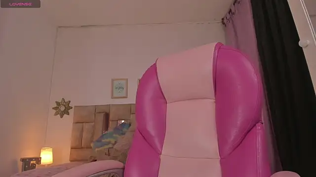 Snapshot of melody_ebonny chatting on 06/04/26, 01:06 melody ebonny online show from 06/04/26, 01:06