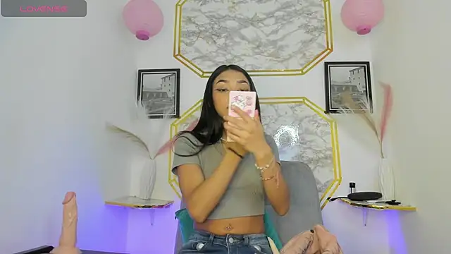 Snapshot of jaulyn_18__ chatting on 05/26/26, 12:23 jaulyn 18 online show from 05/26/26, 12:23
