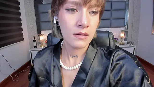 Snapshot of Mrs_Regina_clk chatting on 07/07/26, 07:23 Mrs Regina clk online show from 07/07/26, 07:23